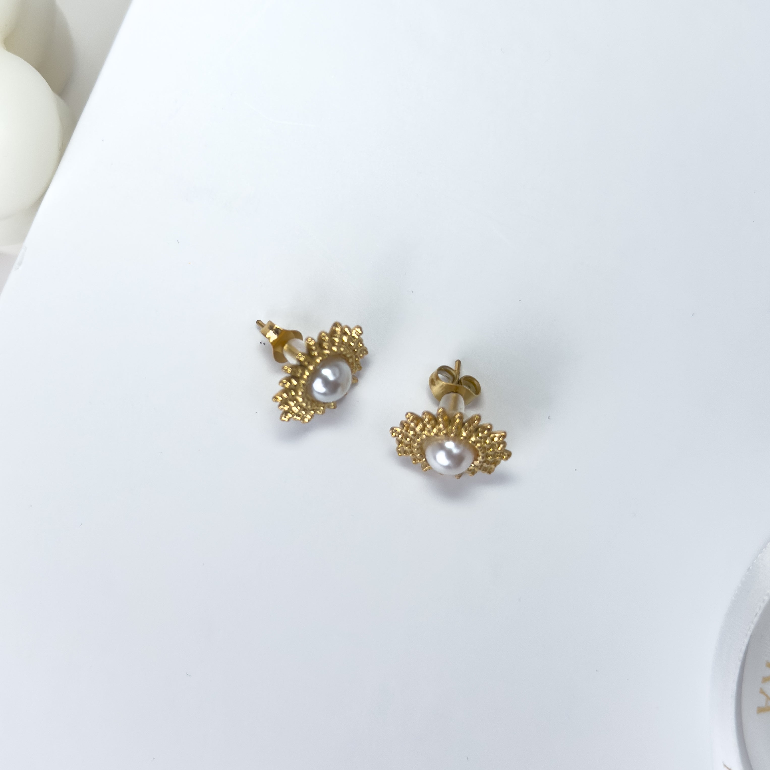 Gold Sunburst Pearl Stud Earrings – Radiant Baroque Style