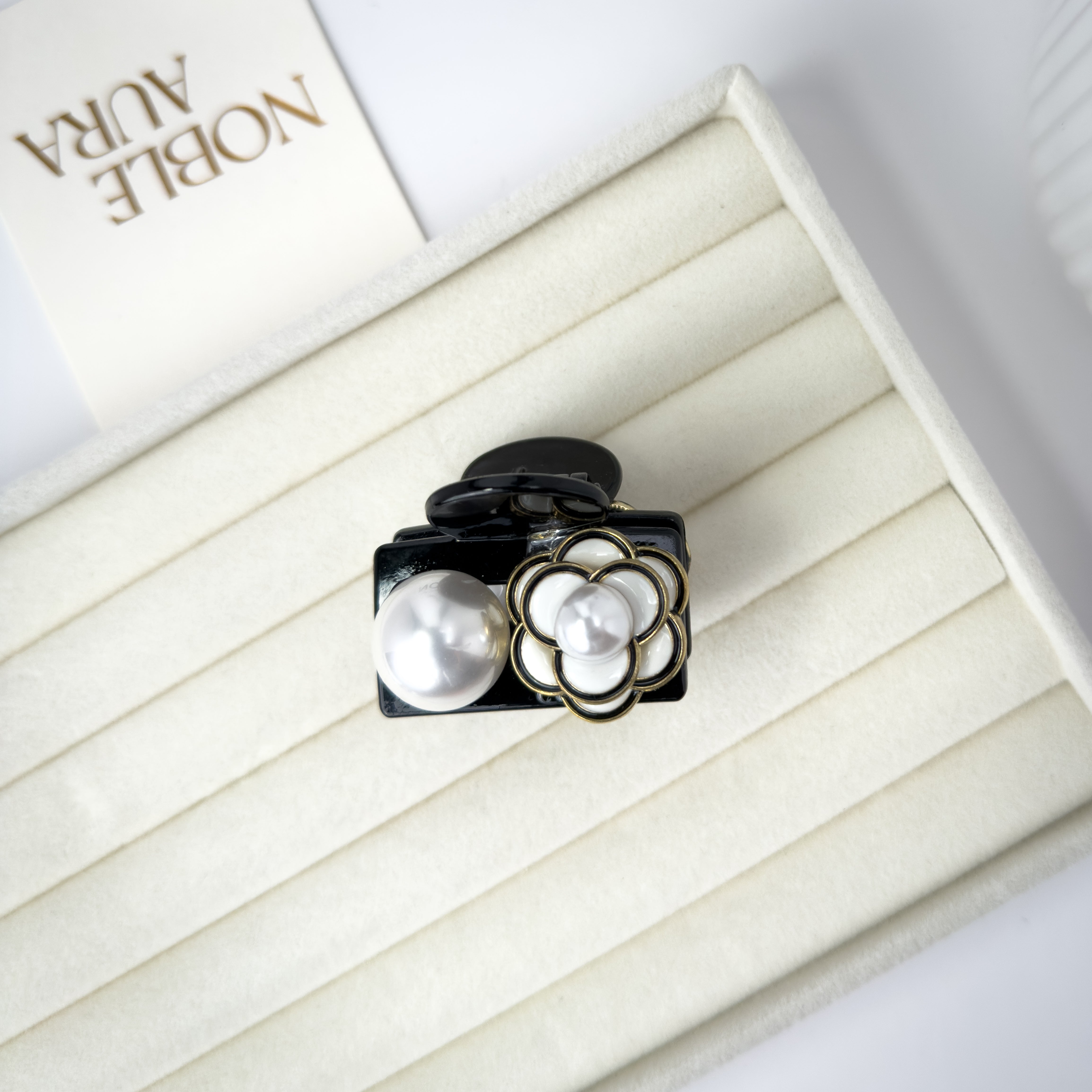 Black & White Pearl Floral Hair Claw
