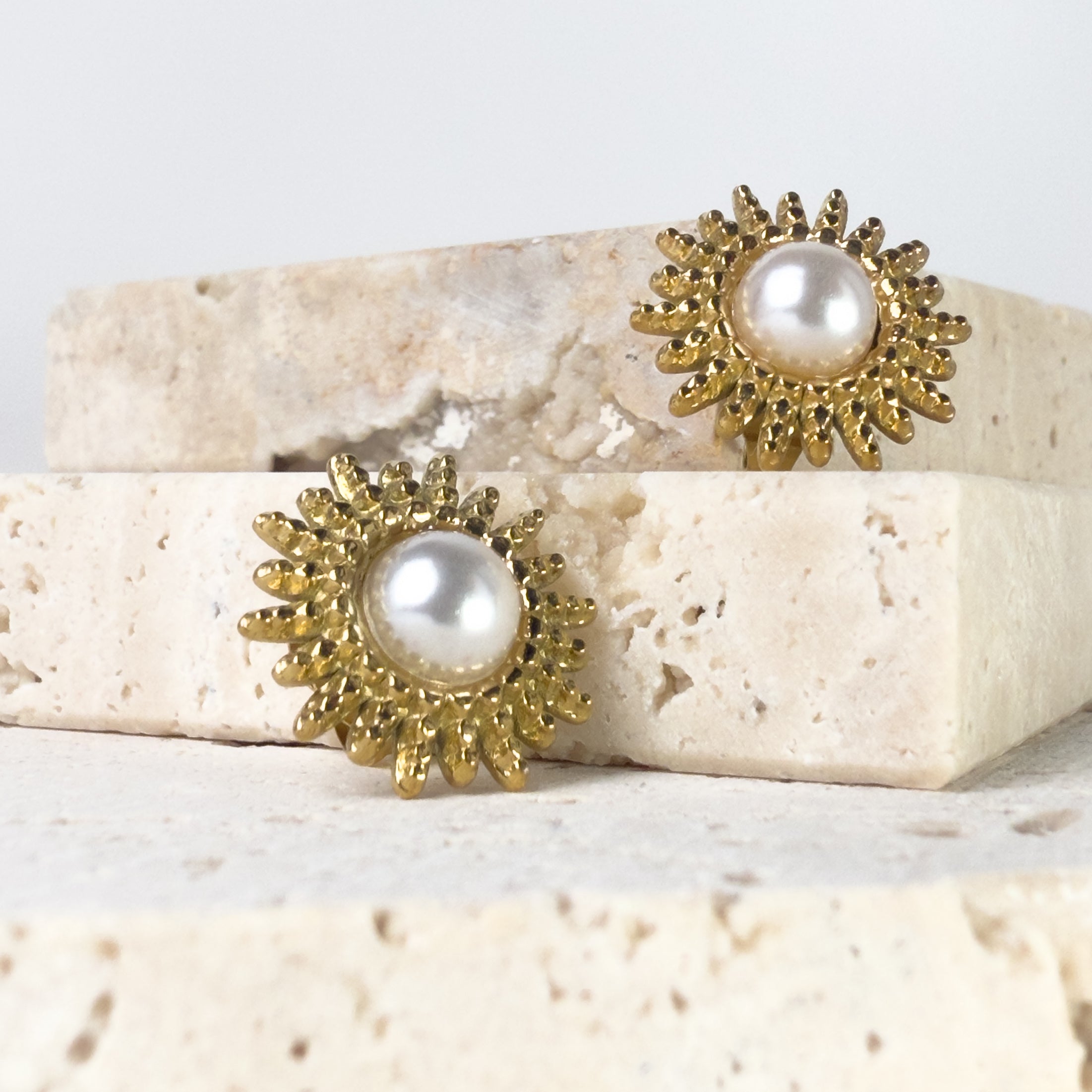 Gold Sunburst Pearl Stud Earrings – Radiant Baroque Style